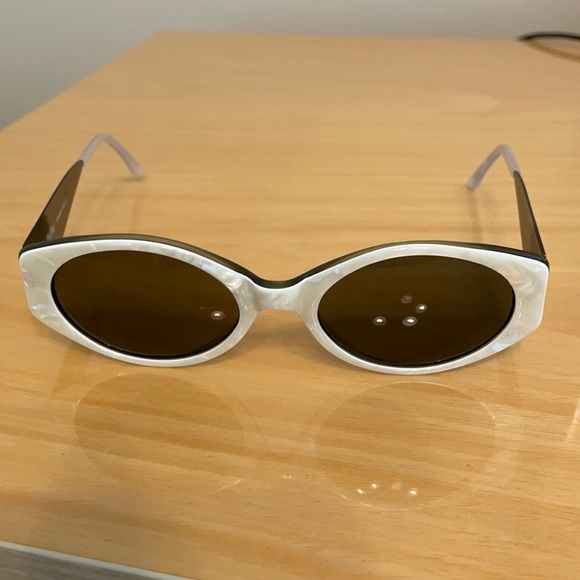 Mossimo Stingray 100% UV White Frame Sunglasses - Picture 1 of 9